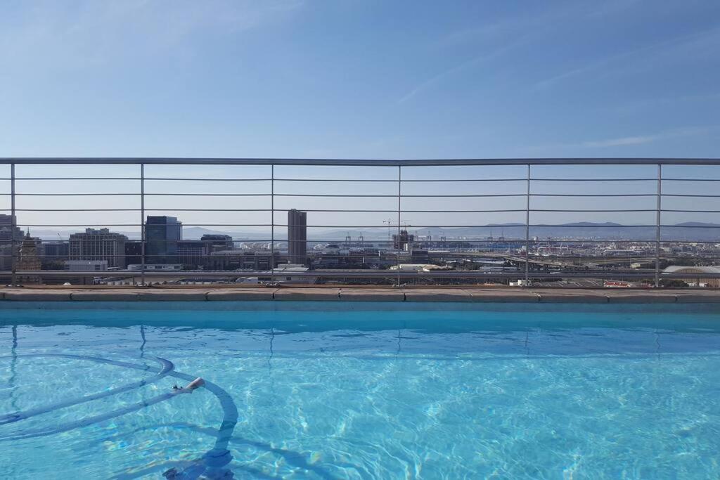 Four Seasons 818- Spacious Cbd Studio - Onsite Parking, Gym & Rooftop Pool Apartman Fokváros Kültér fotó