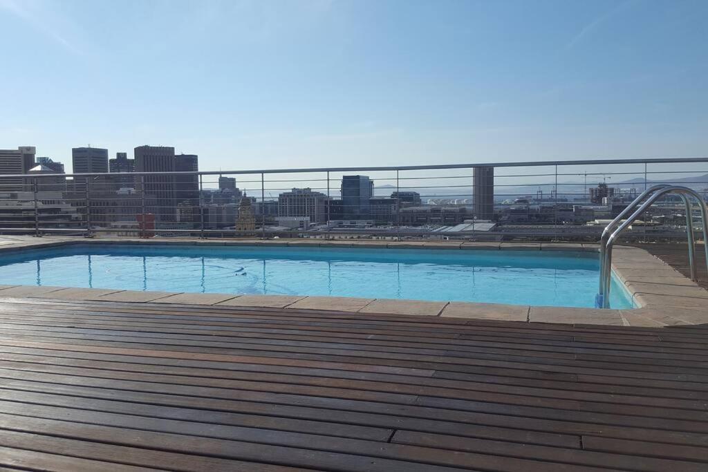 Four Seasons 818- Spacious Cbd Studio - Onsite Parking, Gym & Rooftop Pool Apartman Fokváros Kültér fotó